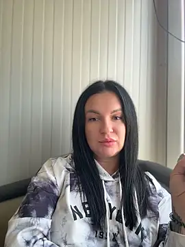 Snapshot of MeganBlueq chatting on April 13, 2026, 10:54 am MeganBlueq online show from April 13, 2026, 10:54 am