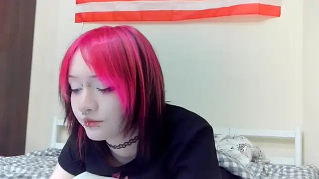 Snapshot of Shine_Luna chatting on February 13, 2026, 8:27 pm Shine Luna online show from February 13, 2026, 8:27 pm