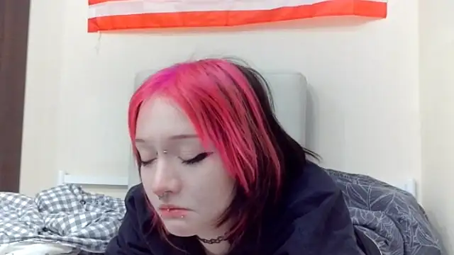 Snapshot of Shine_Luna chatting on February 19, 2026, 8:05 pm Shine Luna online show from February 19, 2026, 8:05 pm