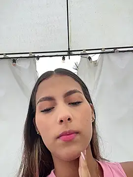 Valeria-escobar online show from January 14, 2026, 1:28 pm