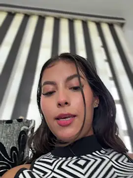 Valeria-escobar online show from April 19, 2026, 1:54 pm