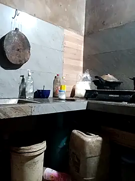 Snapshot of little-effy chatting on March 6, 2026, 10:39 pm little-effy online show from March 6, 2026, 10:39 pm