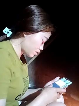 Snapshot of little-effy chatting on April 1, 2026, 11:02 pm little-effy online show from April 1, 2026, 11:02 pm