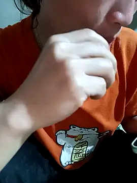 Snapshot of little-effy chatting on April 6, 2026, 1:23 pm little-effy online show from April 6, 2026, 1:23 pm