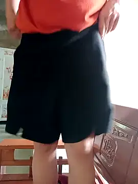 Snapshot of little-effy chatting on April 7, 2026, 6:58 am little-effy online show from April 7, 2026, 6:58 am