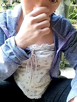 little-effy online show from June 23, 2026, 10:02 am