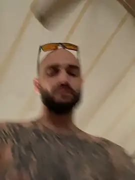 kingNQueen1211 online show from April 22, 2026, 9:27 pm