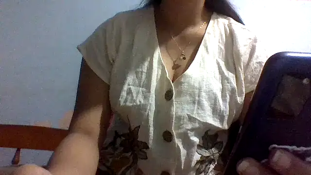 Snapshot of cindrella-xx chatting on April 25, 2026, 9:12 am cindrella-xx online show from April 25, 2026, 9:12 am