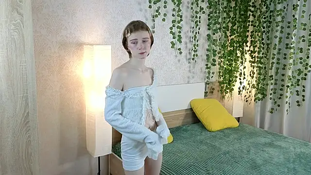 ViollaBloom online show from December 14, 2025, 1:55 am