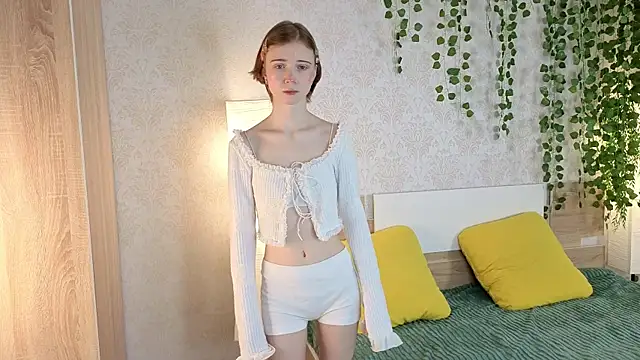 ViollaBloom online show from December 15, 2025, 1:43 am