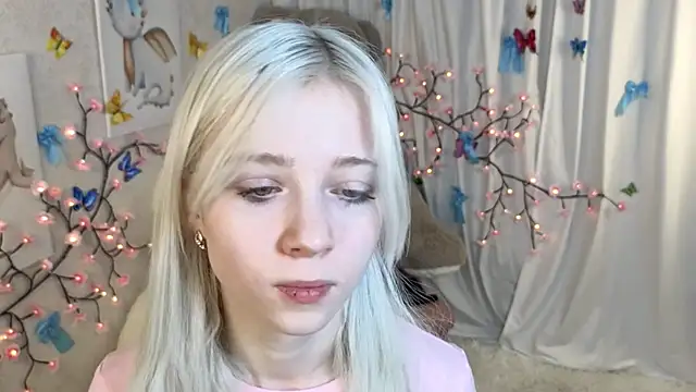 ViollaBloom online show from January 10, 2026, 1:18 am