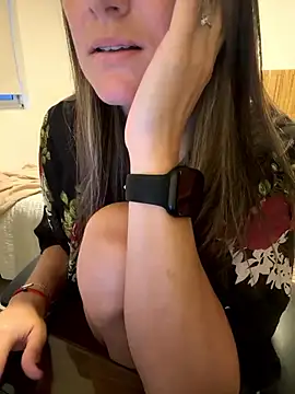 sweetcouple32 online show from January 8, 2026, 10:56 pm