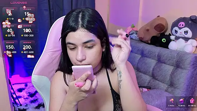 bonnieTaylor1 online show from April 13, 2026, 3:45 am