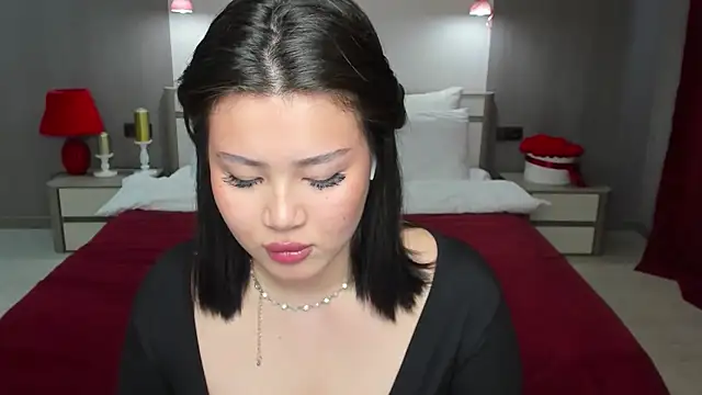 Brunette Charm online show from April 27, 2026, 11:19 am