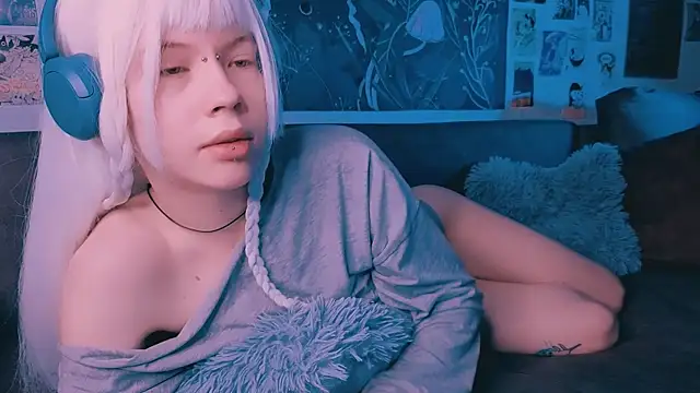 PeacchyPawss online show from April 9, 2026, 3:06 am