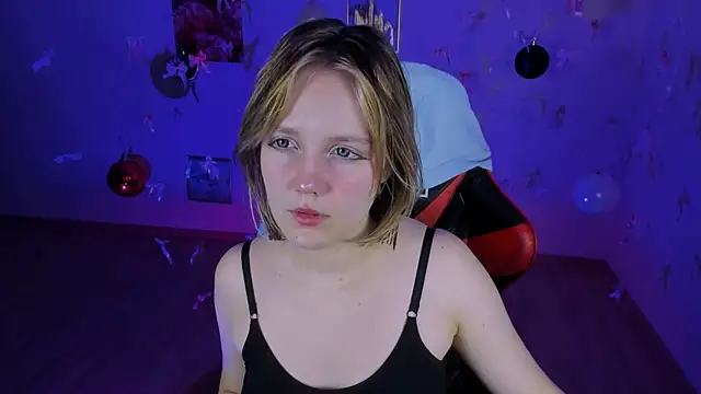 Snapshot of madeline_doll chatting on December 18, 2025, 5:35 am madeline doll online show from December 18, 2025, 5:35 am