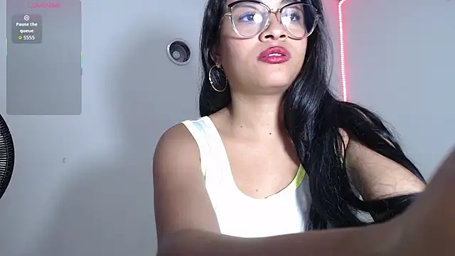 DAFNNEE HOT online show from December 19, 2025, 4:14 pm