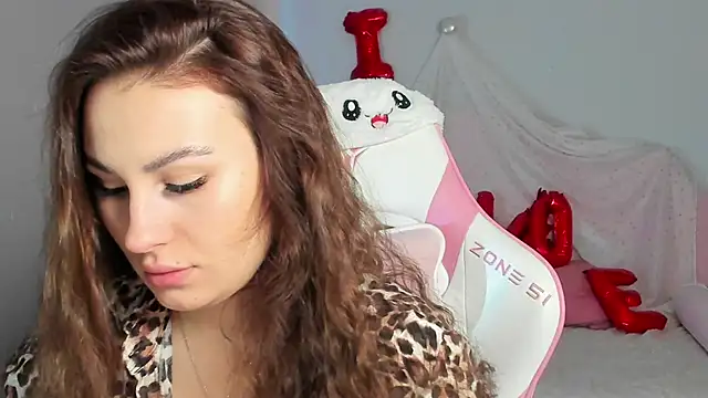 NoraFoxes online show from February 18, 2026, 5:25 am