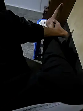 SHARIF12123 online show from April 14, 2026, 4:35 pm