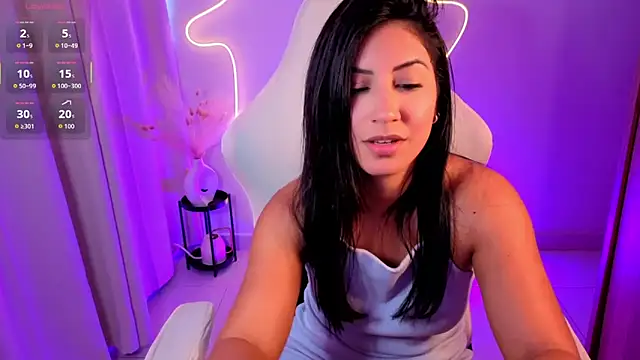 chloebum  online show from March 6, 2026, 2:13 pm