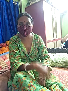 Snapshot of Mr-Mrs-couple chatting on December 14, 2025, 6:34 pm Mr-Mrs-couple online show from December 14, 2025, 6:34 pm