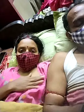 Snapshot of Mr-Mrs-couple chatting on December 17, 2025, 7:09 pm Mr-Mrs-couple online show from December 17, 2025, 7:09 pm