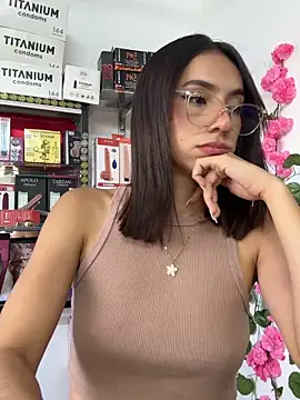 lunaluxury22 online show from February 18, 2026, 3:19 pm