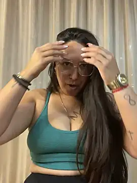 Soy maiaa4 online show from February 8, 2026, 3:43 am