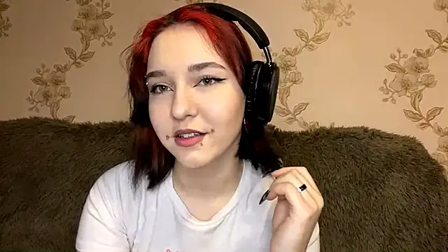 EmilyVeiro online show from February 2, 2026, 5:11 pm