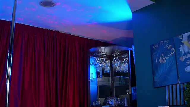 Snapshot of AstridVex chatting on January 10, 2026, 7:37 pm AstridVex online show from January 10, 2026, 7:37 pm