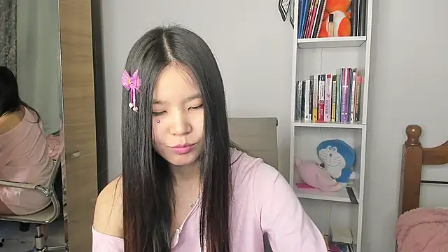 amiya cute online show from February 21, 2026, 3:02 pm