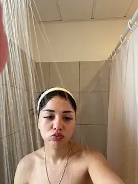 SilkyMira online show from February 4, 2026, 10:32 am