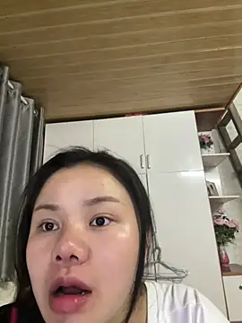 leo-kitty online show from April 4, 2026, 1:19 pm