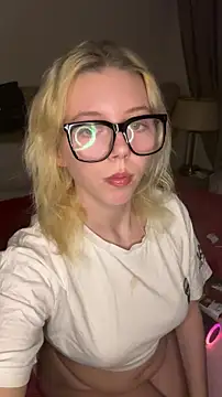 MonaNoire online show from February 18, 2026, 9:11 pm