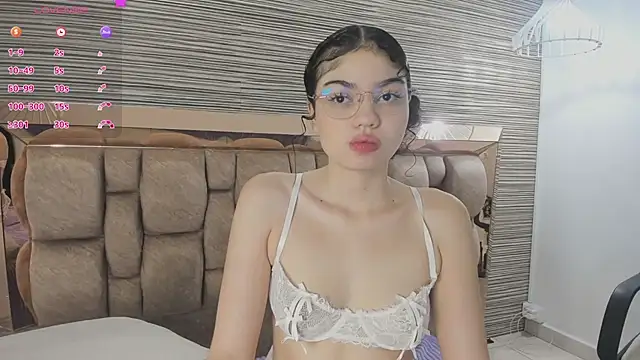 Snapshot of chloe_cortez chatting on June 11, 2026, 9:51 am chloe cortez online show from June 11, 2026, 9:51 am