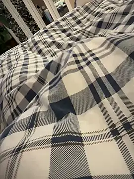 Manu1983el01 online show from April 16, 2026, 10:12 pm