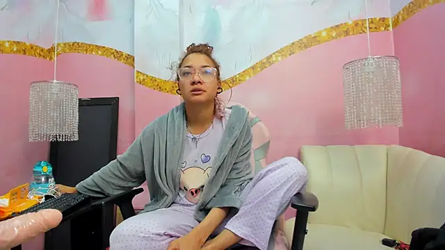 Snapshot of Jadde_Greyy_ chatting on April 19, 2026, 12:04 pm Jadde Greyy online show from April 19, 2026, 12:04 pm