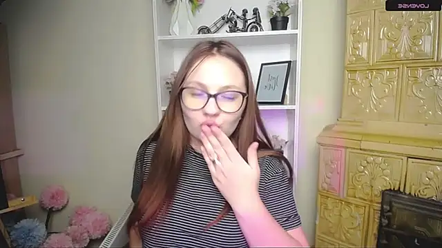 Snapshot of LiliaErmi chatting on December 21, 2025, 6:42 am LiliaErmi online show from December 21, 2025, 6:42 am