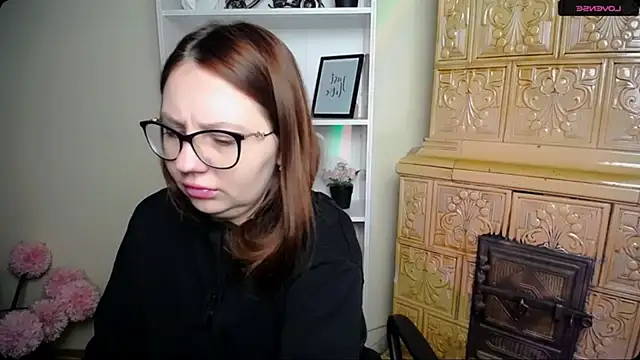 Snapshot of LiliaErmi chatting on February 6, 2026, 7:02 am LiliaErmi online show from February 6, 2026, 7:02 am