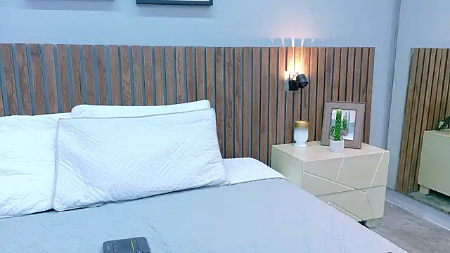 Mia Bellefort online show from February 13, 2026, 8:38 pm