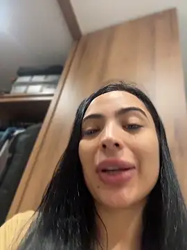 ValeriaTorress  online show from April 15, 2026, 1:18 pm