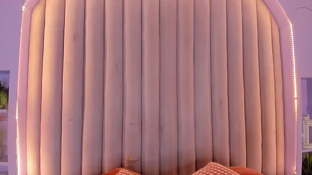 Miia Anderson online show from March 4, 2026, 11:49 am