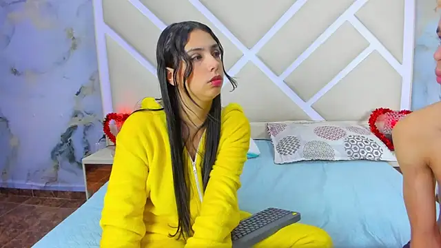 Ardiente couple online show from December 14, 2025, 8:30 am