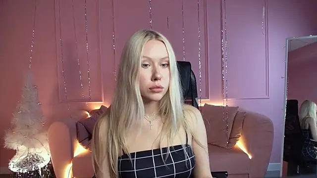 Snapshot of AprilChambers chatting on January 17, 2026, 2:55 pm AprilChambers online show from January 17, 2026, 2:55 pm