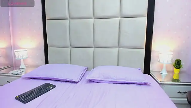 Snapshot of JulietaFerrer_ chatting on December 21, 2025, 12:56 pm JulietaFerrer online show from December 21, 2025, 12:56 pm