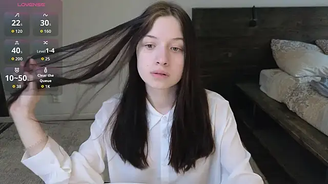 AlicePowells online show from April 7, 2026, 11:21 am