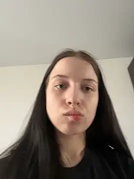 AlicePowells online show from May 30, 2026, 11:07 am