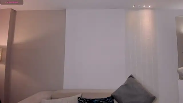 ValeriaRossi  online show from February 17, 2026, 12:12 pm