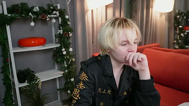 KellyKik online show from January 13, 2026, 1:27 pm