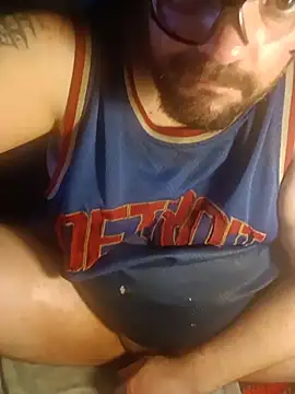 Snapshot of givr6inches chatting on May 17, 2026, 7:28 am givr6inches online show from May 17, 2026, 7:28 am